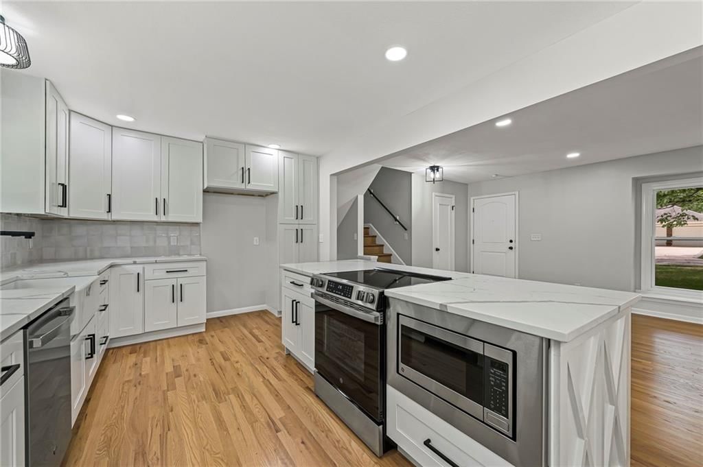 Photo 23 of 42 - 200 E 114th Terrace