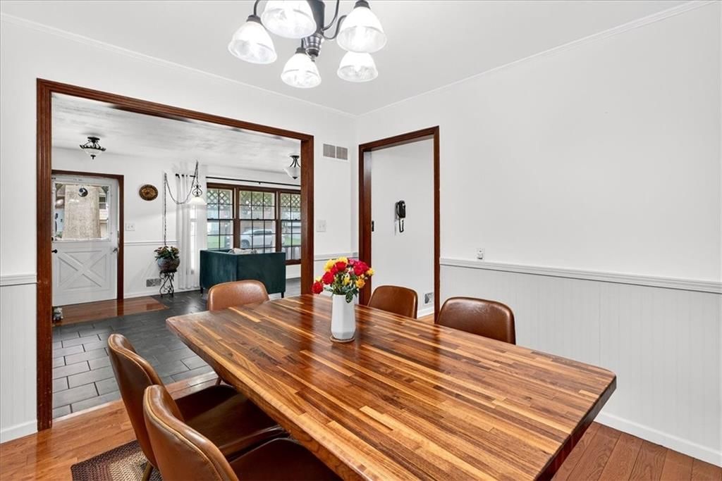 Photo 5 of 25 - 311 Berry Avenue