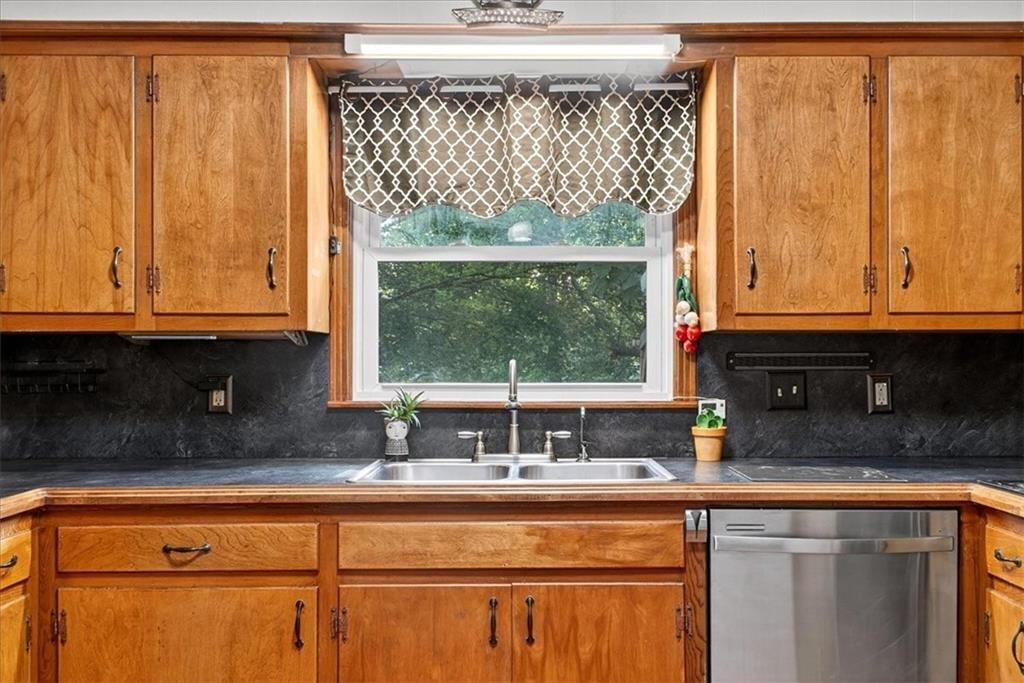 Photo 6 of 25 - 311 Berry Avenue
