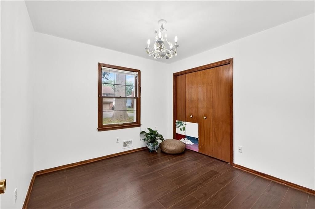 Photo 14 of 25 - 311 Berry Avenue