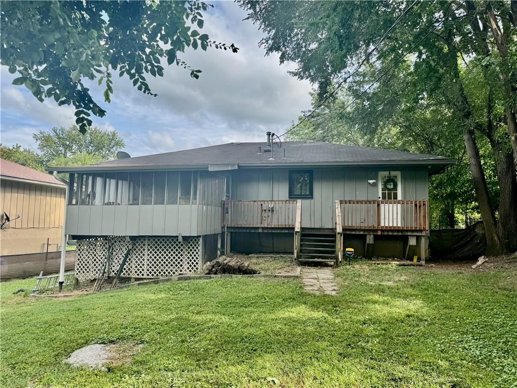 Photo 31 of 81 - 736 Pottawatomie Street