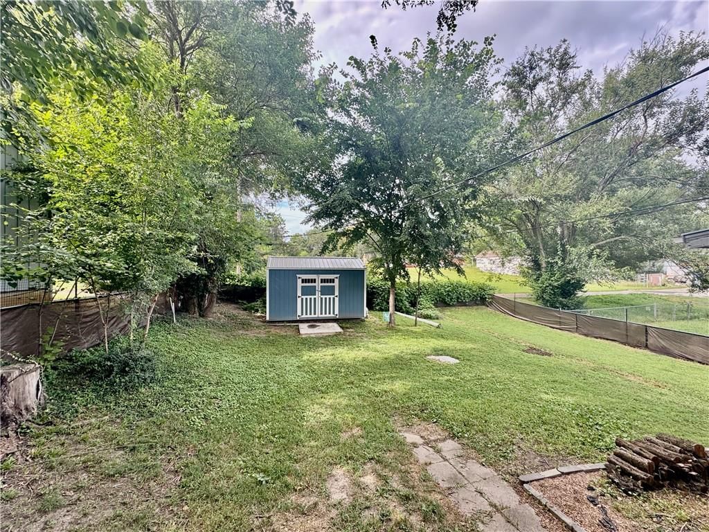 Photo 32 of 81 - 736 Pottawatomie Street