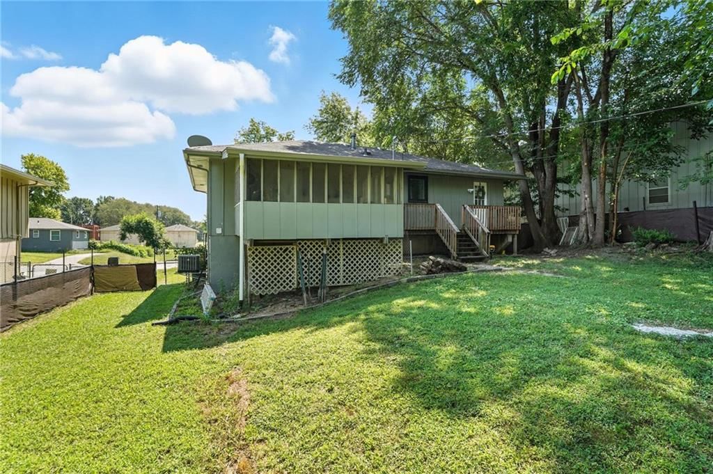 Photo 36 of 81 - 736 Pottawatomie Street