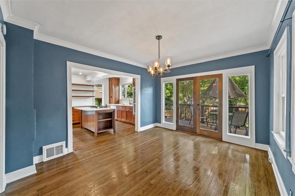 Photo 8 of 31 - 5617 Kenwood Avenue