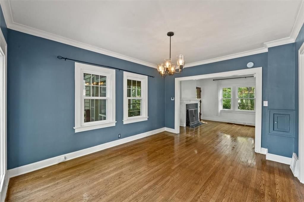 Photo 13 of 31 - 5617 Kenwood Avenue
