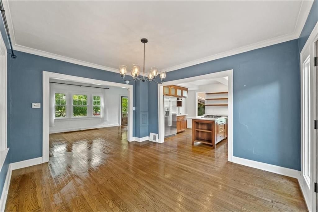 Photo 14 of 31 - 5617 Kenwood Avenue