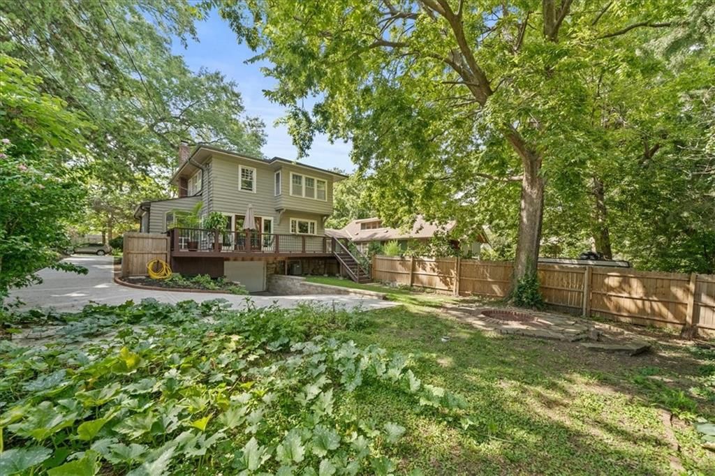 Photo 30 of 31 - 5617 Kenwood Avenue