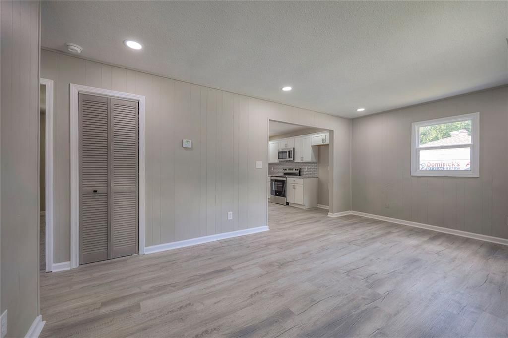 3421 Victoria Drive — photo 5