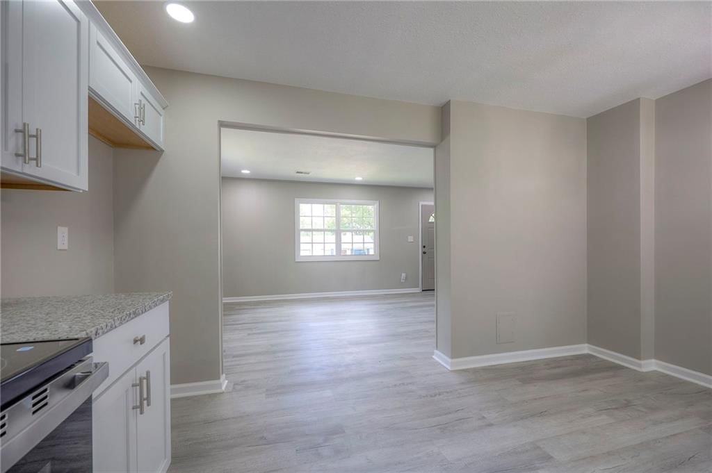 3421 Victoria Drive — photo 8