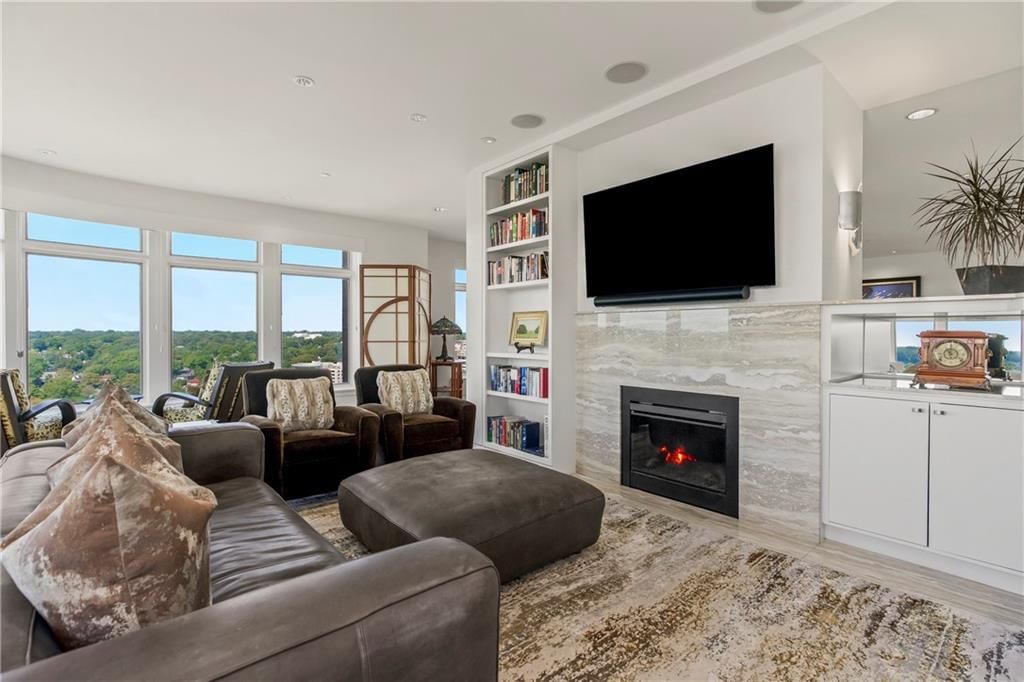400 W 49th Terrace — photo 11