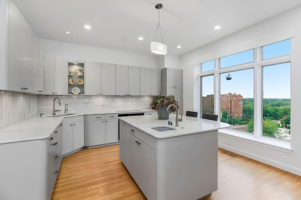 400 W 49th Terrace — photo 13
