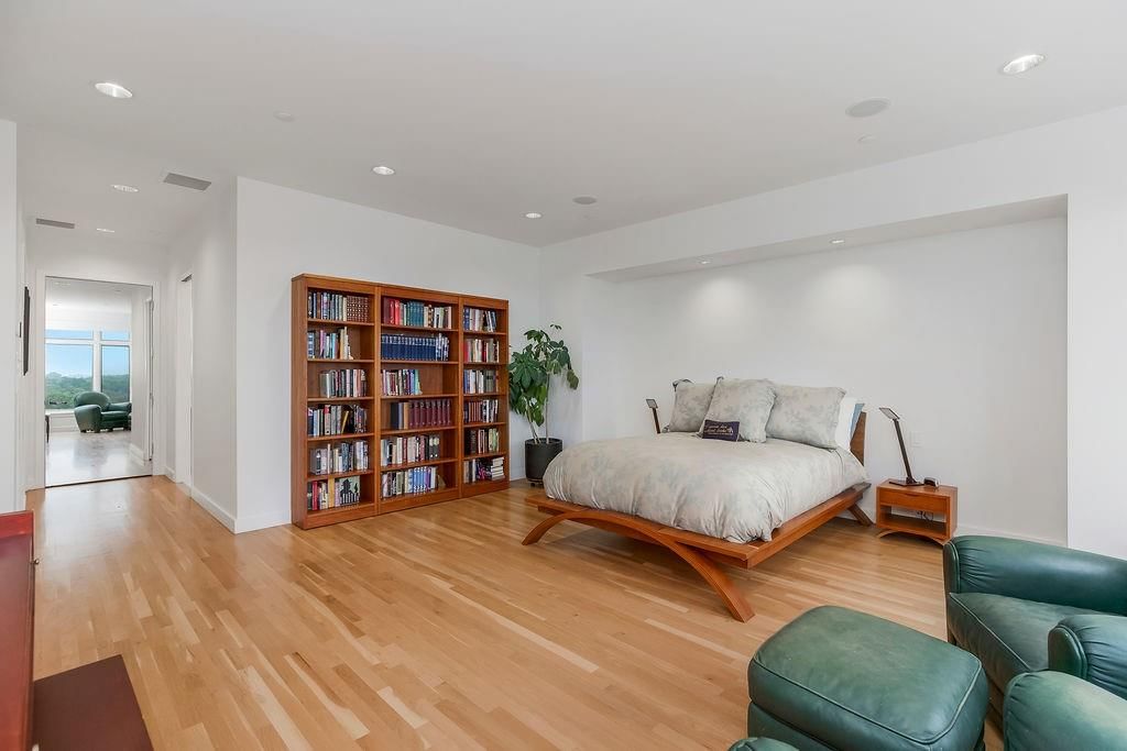 400 W 49th Terrace — photo 16