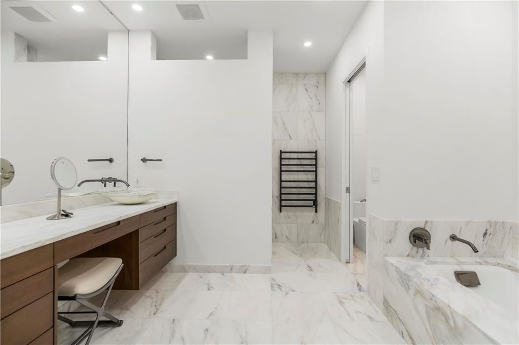 400 W 49th Terrace — photo 17
