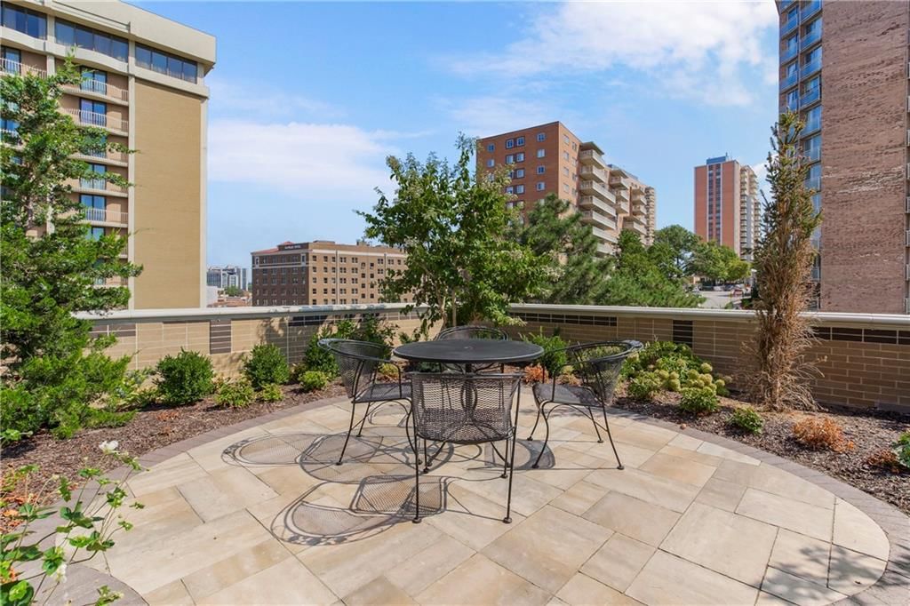 400 W 49th Terrace — photo 31