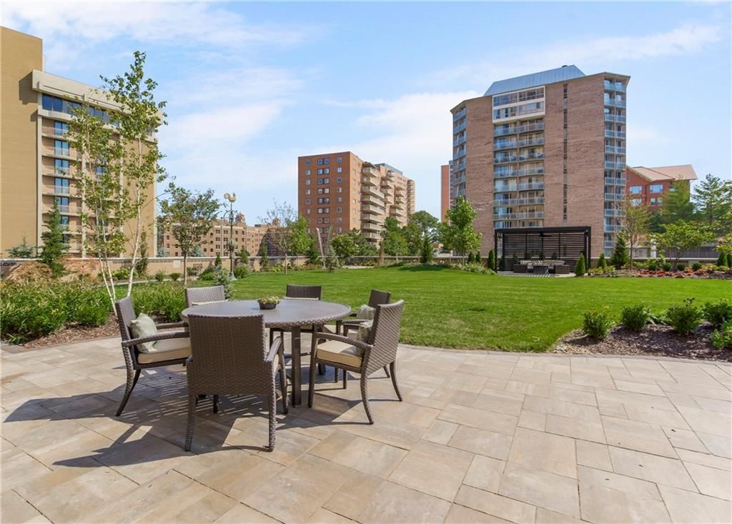 400 W 49th Terrace — photo 33