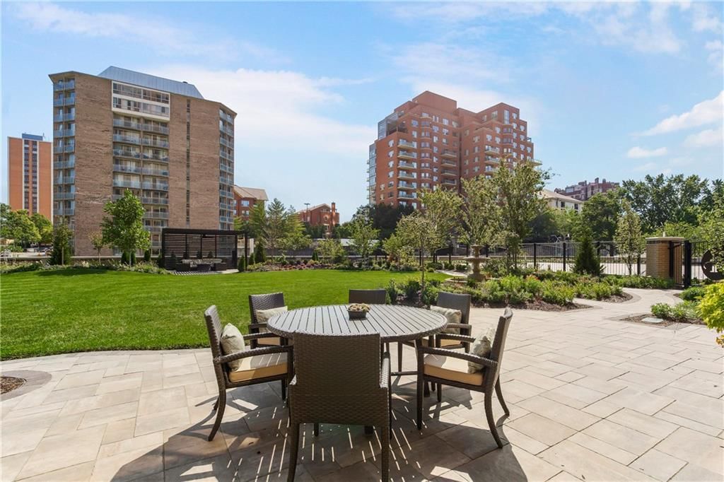 400 W 49th Terrace — photo 34