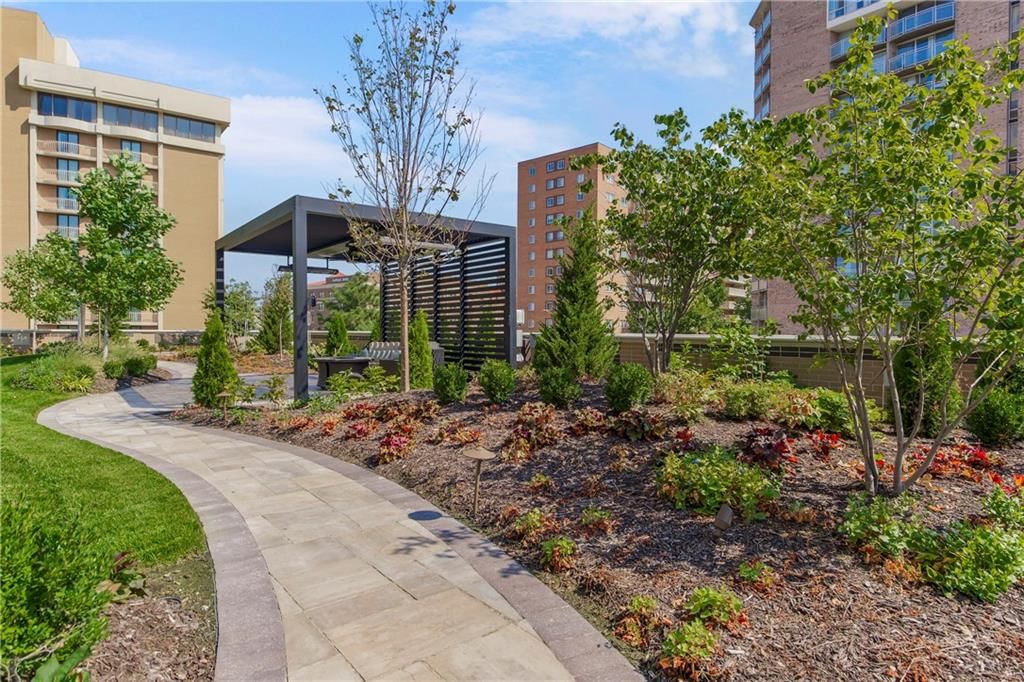 400 W 49th Terrace — photo 35
