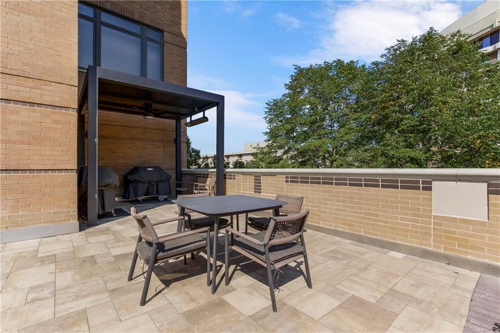 400 W 49th Terrace — photo 37