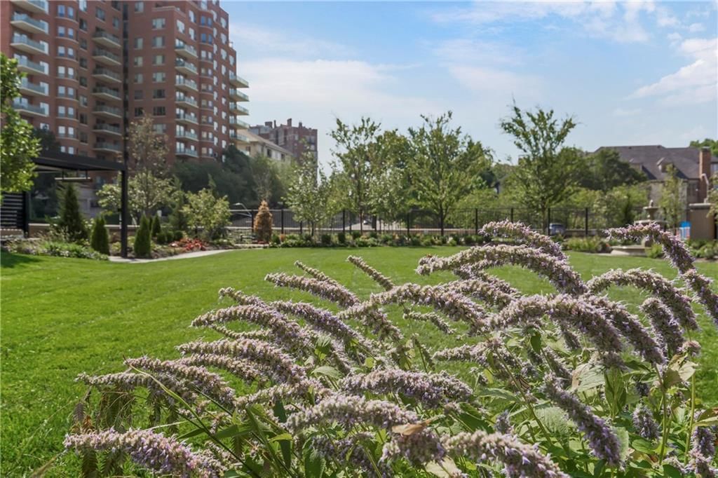 400 W 49th Terrace — photo 39