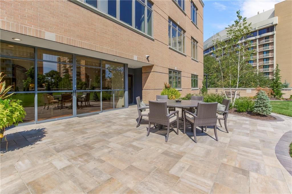 400 W 49th Terrace — photo 40
