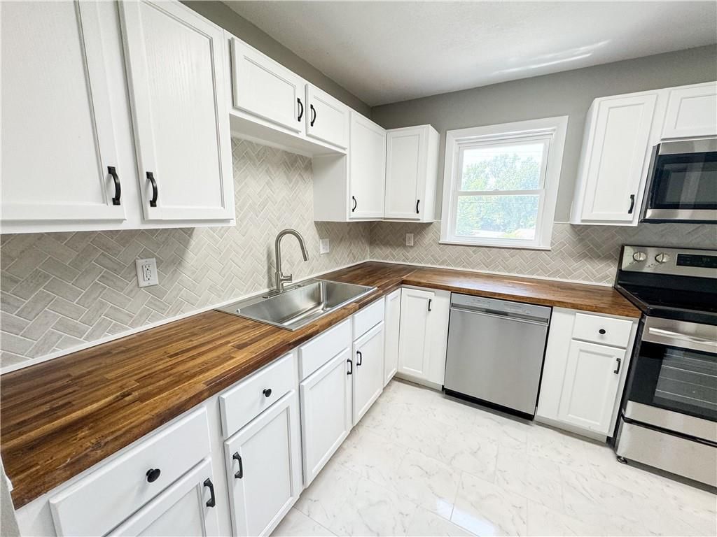 Photo 5 of 11 - 608 N Westwood Drive