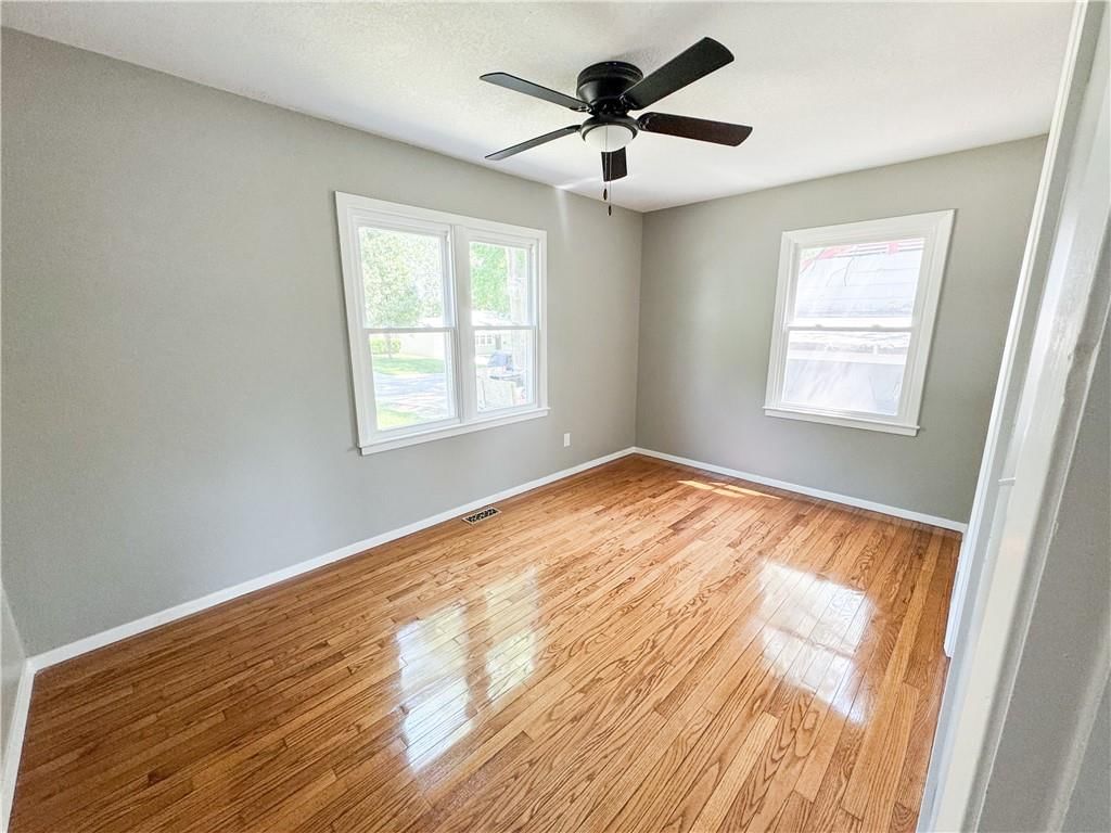 Photo 6 of 11 - 608 N Westwood Drive