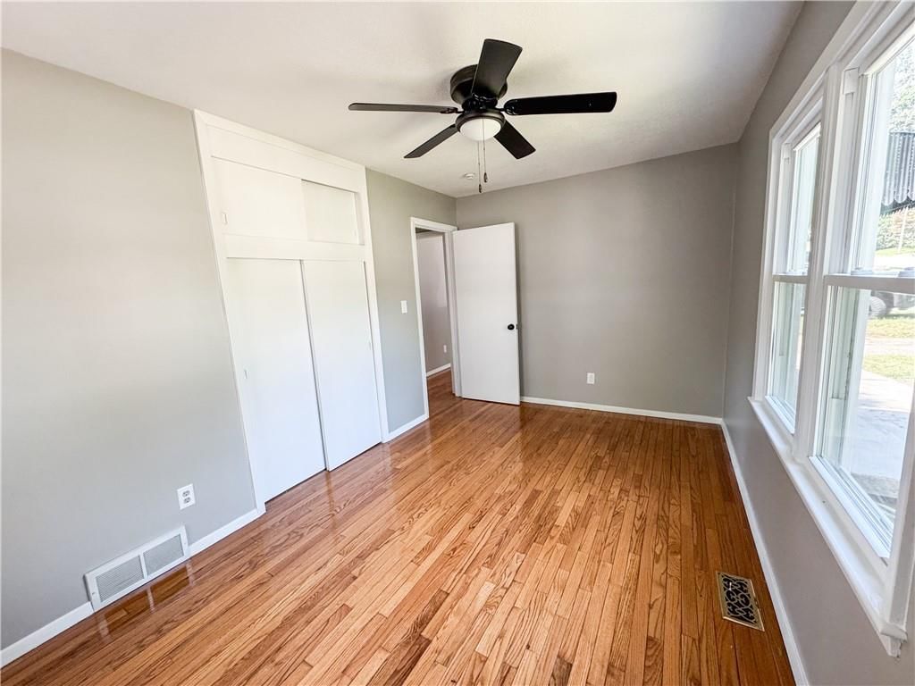 Photo 7 of 11 - 608 N Westwood Drive