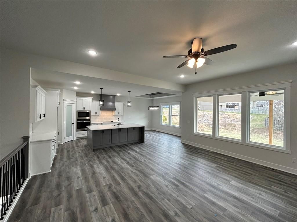 2344 NE Colonnade Avenue — photo 2