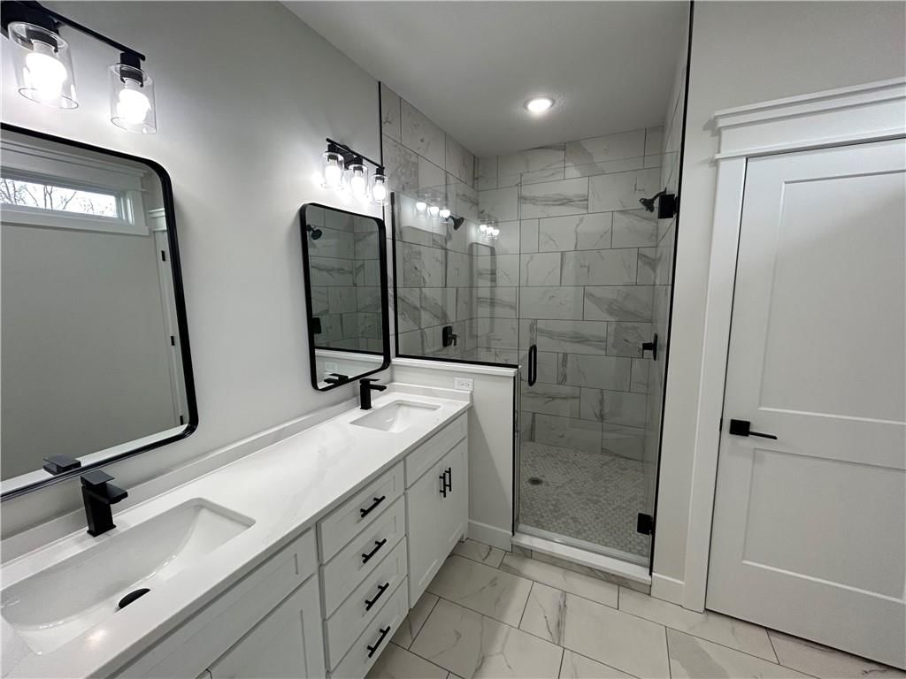 2344 NE Colonnade Avenue — photo 11