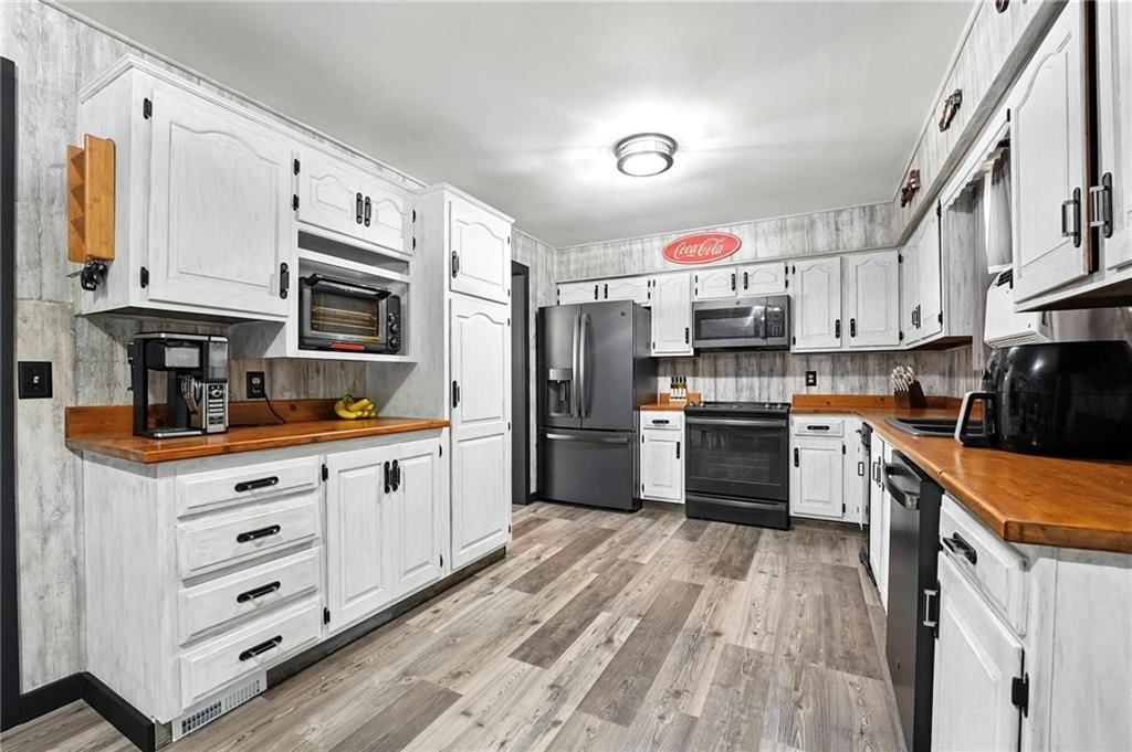 Photo 5 of 26 - 208 SW Gladstone Drive