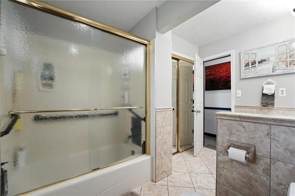 Photo 11 of 26 - 208 SW Gladstone Drive
