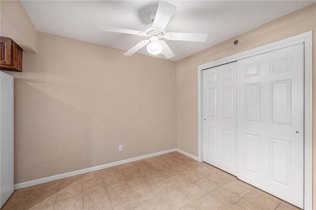 Photo 6 of 23 - 2427 NE 68th Street