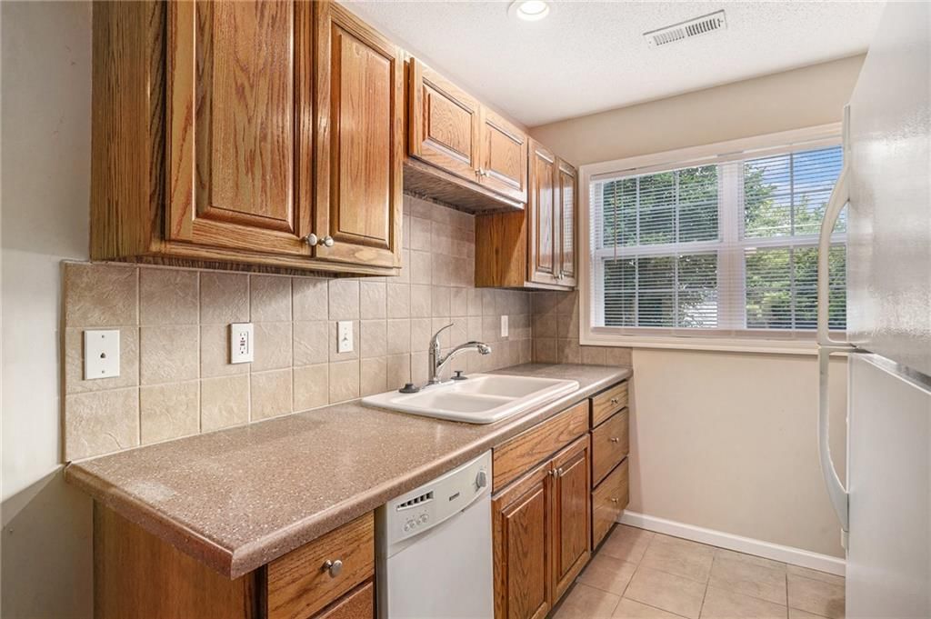 Photo 8 of 23 - 2427 NE 68th Street