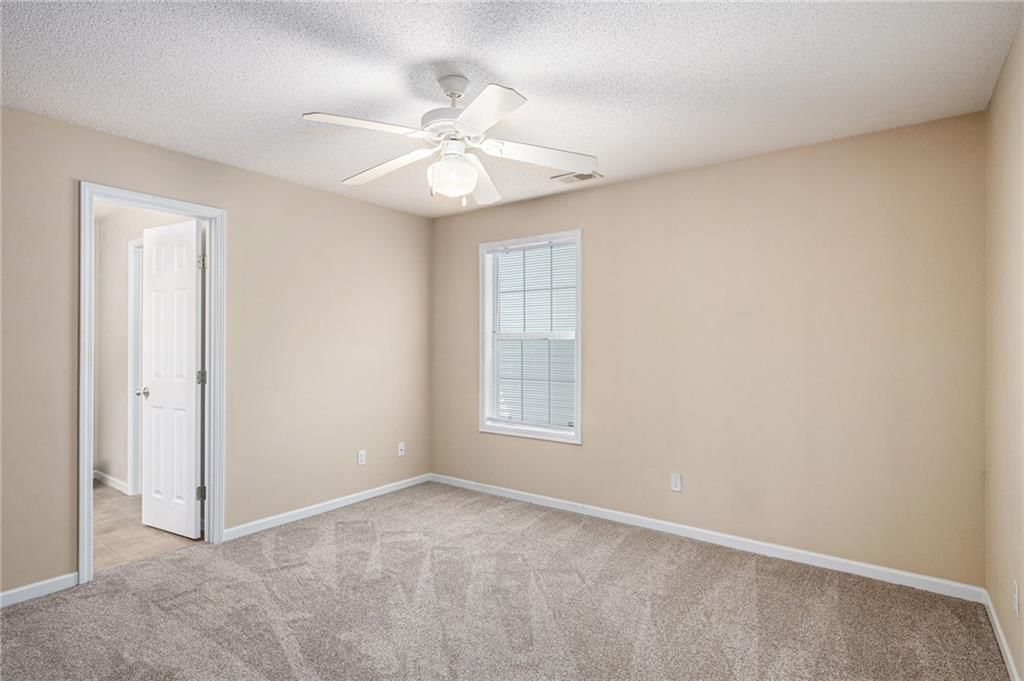 Photo 9 of 23 - 2427 NE 68th Street