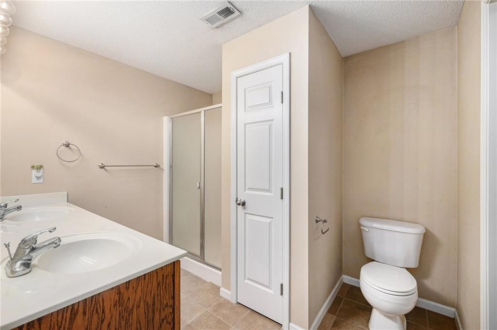 Photo 11 of 23 - 2427 NE 68th Street