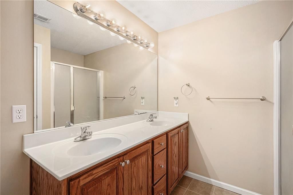 Photo 13 of 23 - 2427 NE 68th Street