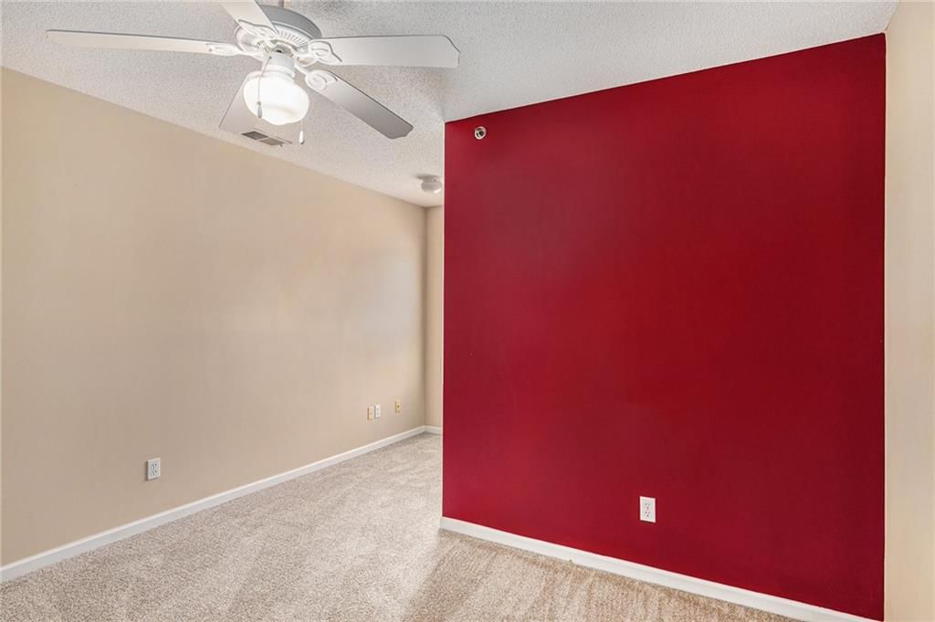 Photo 15 of 23 - 2427 NE 68th Street