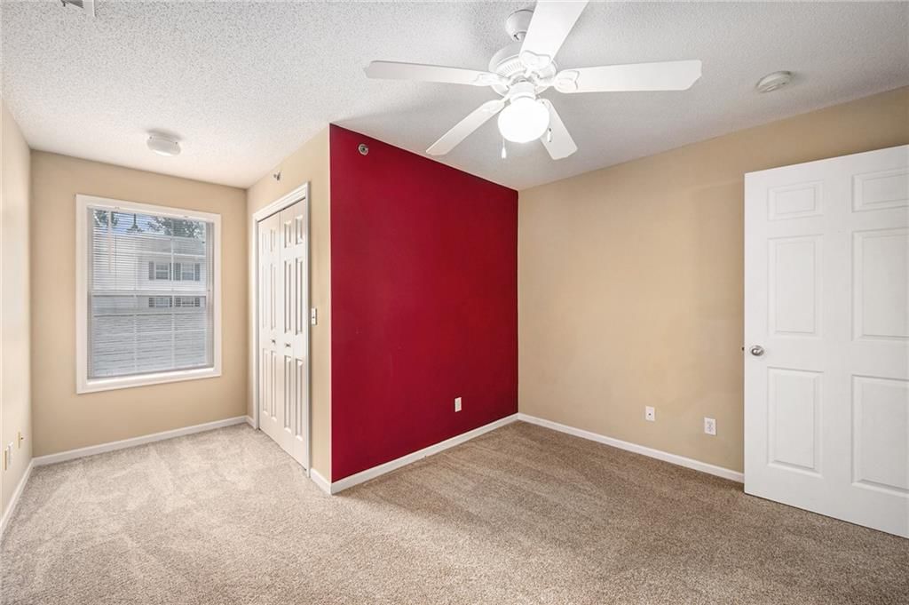 Photo 16 of 23 - 2427 NE 68th Street