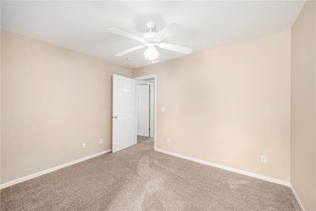 Photo 17 of 23 - 2427 NE 68th Street