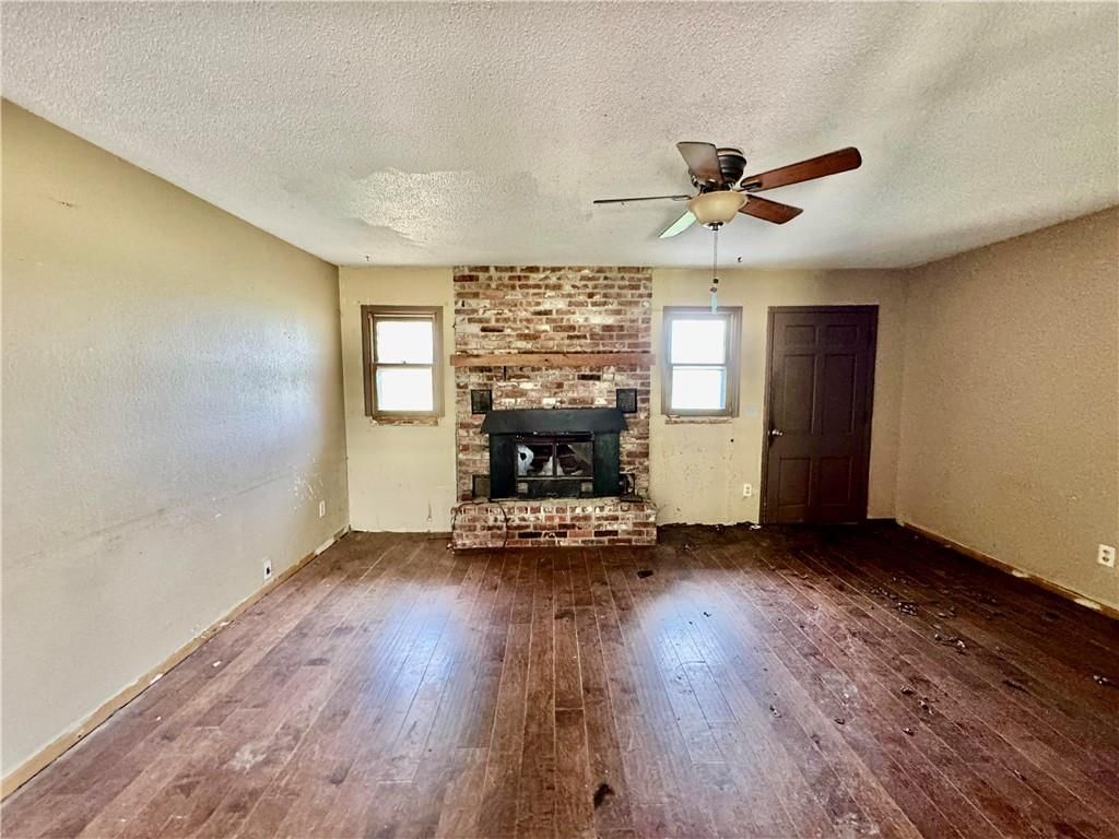 209 E Walnut Street — photo 4