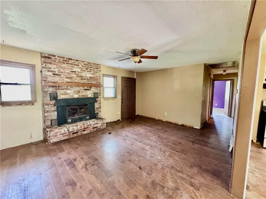 209 E Walnut Street — photo 5