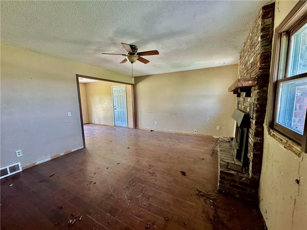 209 E Walnut Street — photo 6