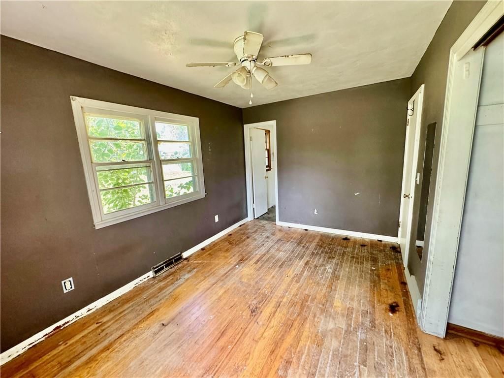 209 E Walnut Street — photo 7