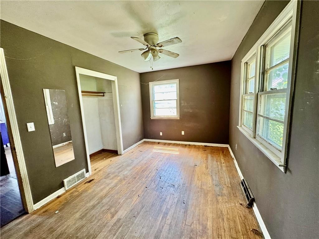 209 E Walnut Street — photo 8