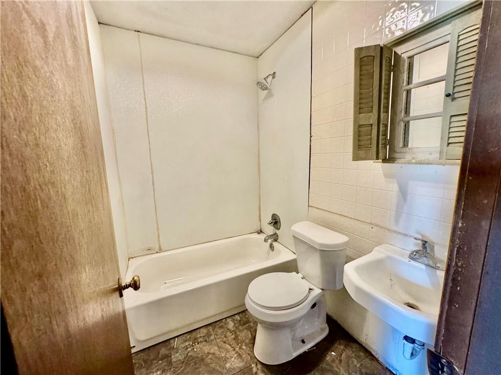 209 E Walnut Street — photo 16