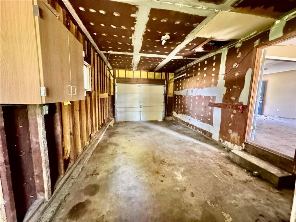 209 E Walnut Street — photo 20