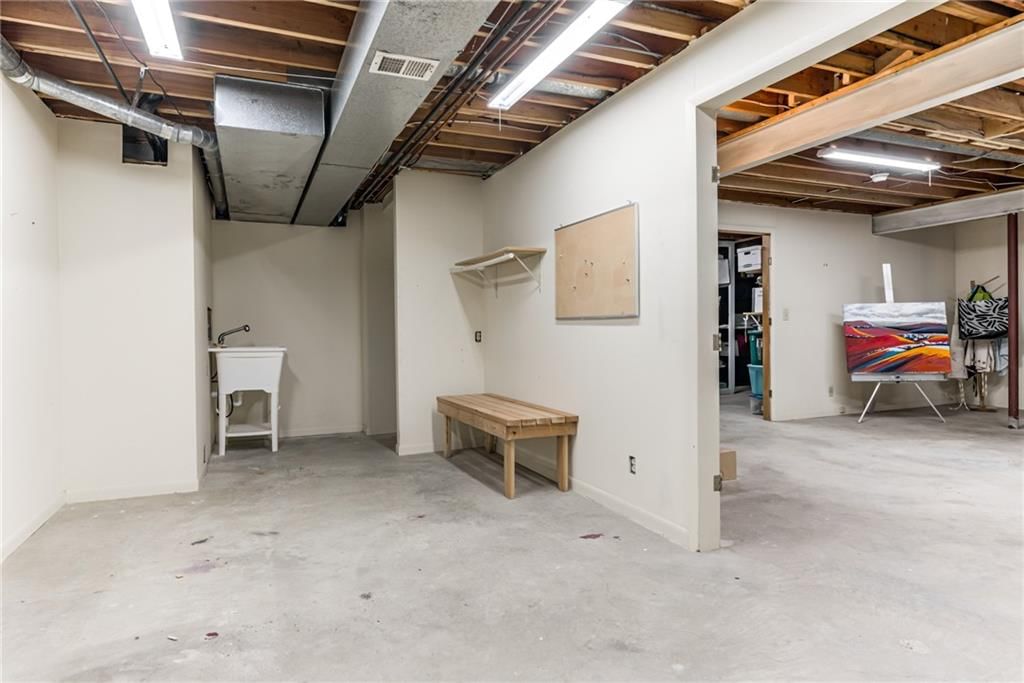 12112 England Street — photo 35