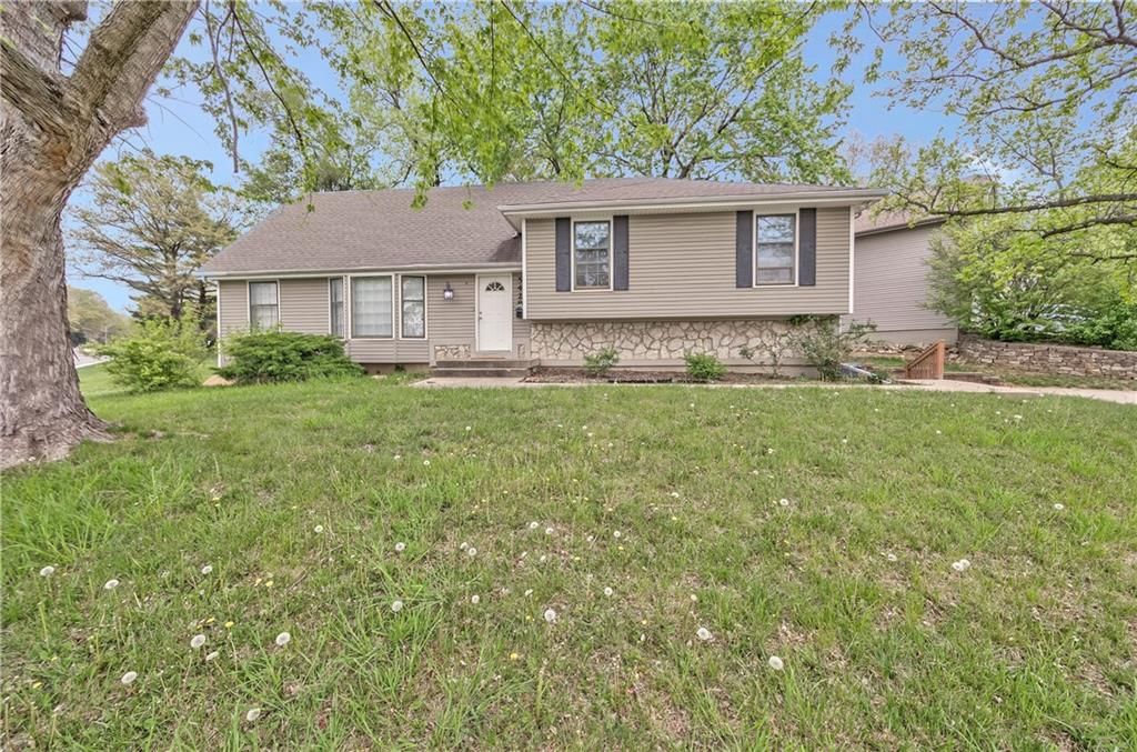 5428 W 102nd Street, Overland Park, KS