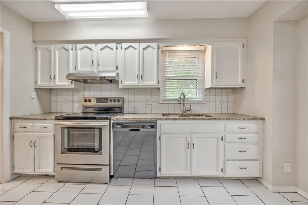 5428 W 102nd Street — photo 8