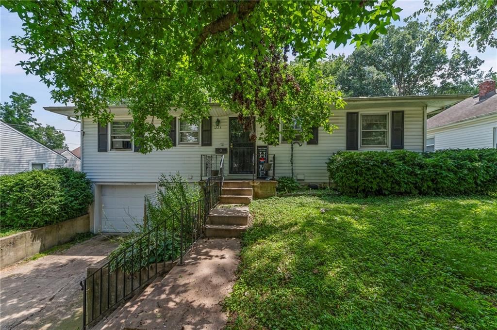 1223 N Pleasant Street, Independence, MO